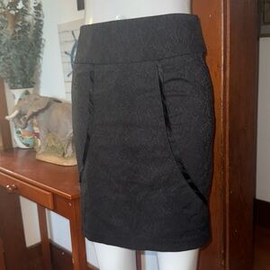 Tokito skirt size 8 made in Fiji. Good cond. zips up back, unique pattern